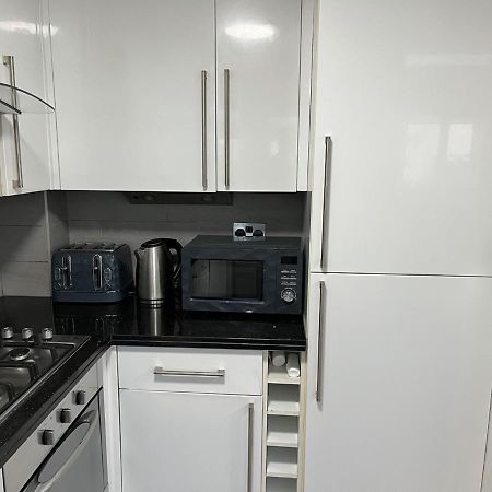 Three Bedroom House In Tooting By Star Apartments ロンドン エクステリア 写真