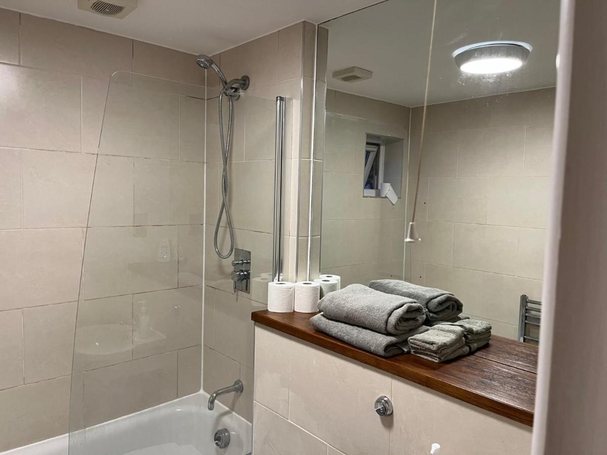 Three Bedroom House In Tooting By Star Apartments ロンドン エクステリア 写真