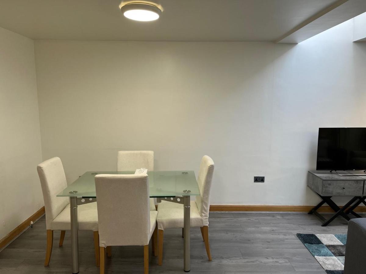 Three Bedroom House In Tooting By Star Apartments ロンドン エクステリア 写真