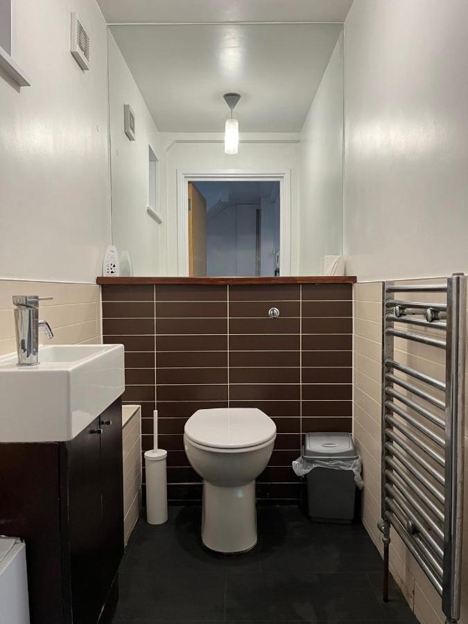 Three Bedroom House In Tooting By Star Apartments ロンドン エクステリア 写真