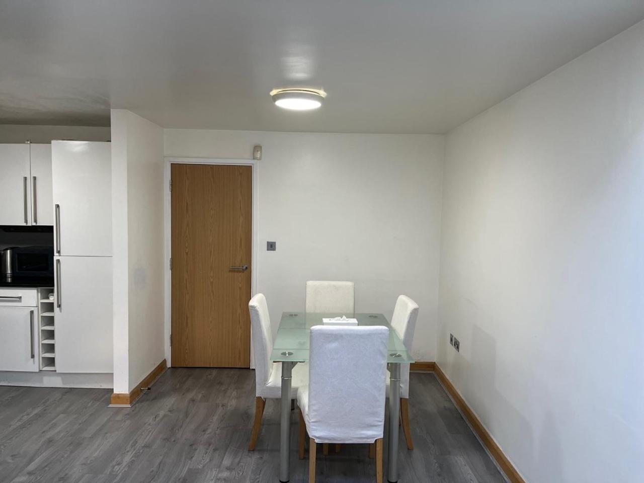 Three Bedroom House In Tooting By Star Apartments ロンドン エクステリア 写真